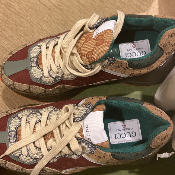 Gucci - Picture 3 of 4